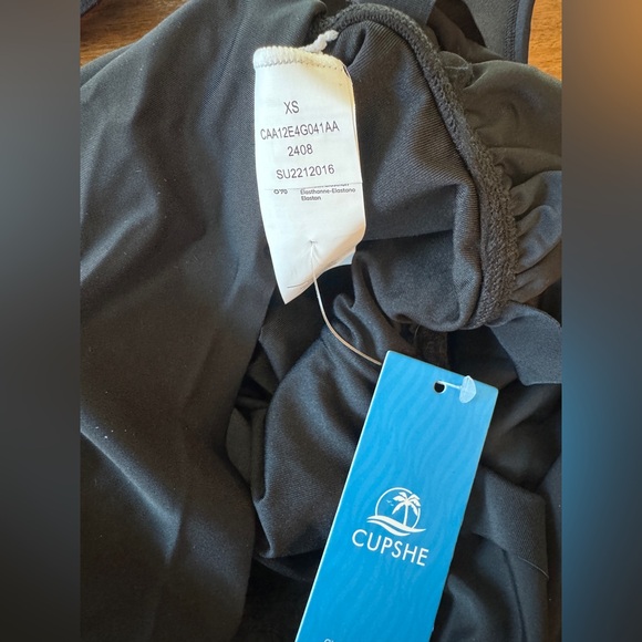 Brand new CupShe XS two piece they looks like a one piece swimsuit - Picture 9 of 9